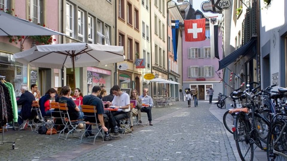 Diese Sitzplätze sollen teurer werden: Beizer in der Altstadt fürchten das neue Gebührenreglement.