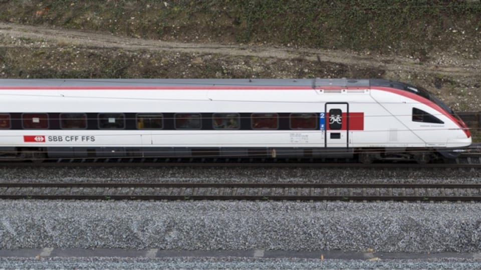 Die Züge sollen künftig durch einen 30 Kilometer langen Tunnel durch das Reusstal von Aarau nach Altstetten.
