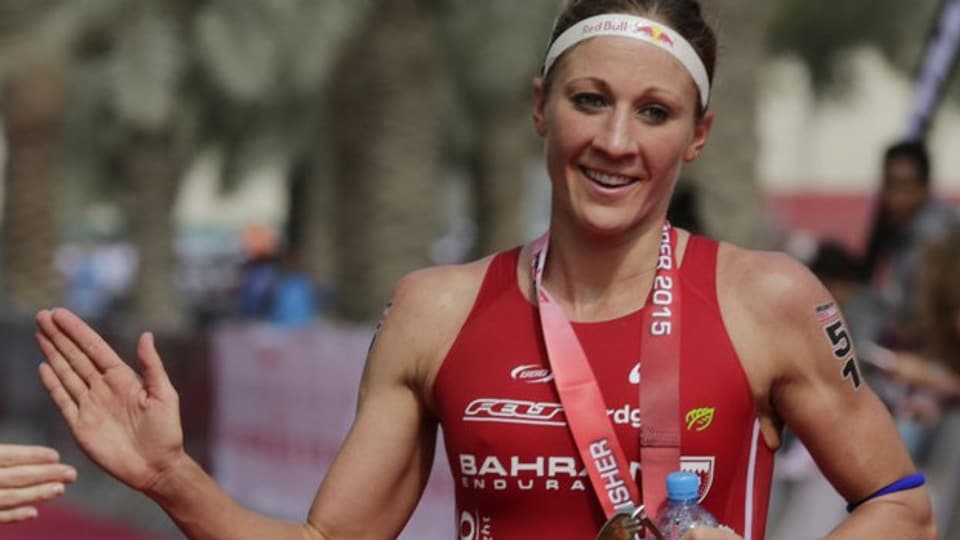 Daniela Ryf gewinnt den Ironman-Triathlon in Bahrain.