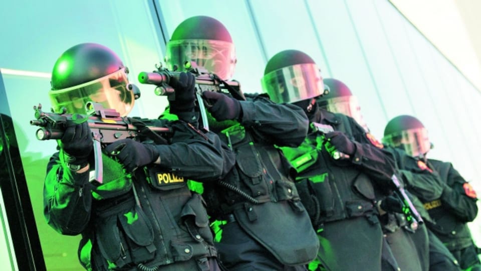 Fünf Polizisten der Sondereinheit Argus im Einsatz