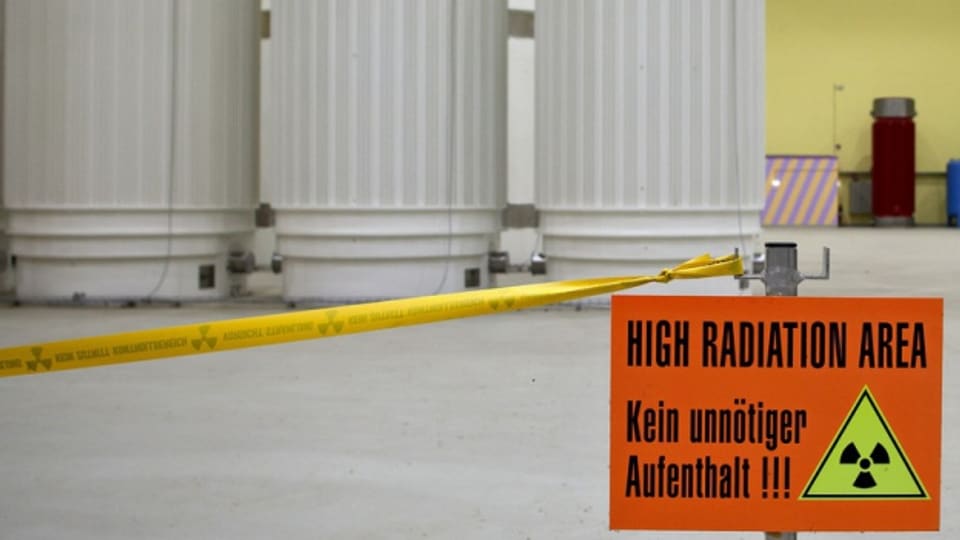 Im Zwischenlager für radioaktive Abfälle in Würenlingen stehen so genannte Castor-Behälter.