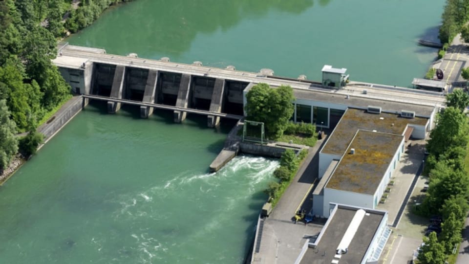 Luftaufnahme eines Wasserkraftwerks