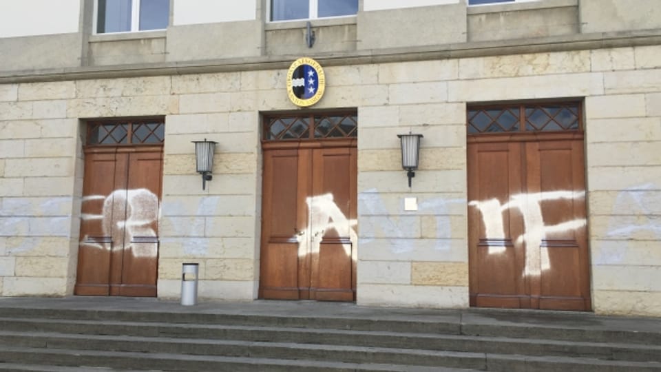 Das Aargauer Parlamentsgebäude wurde versprayt