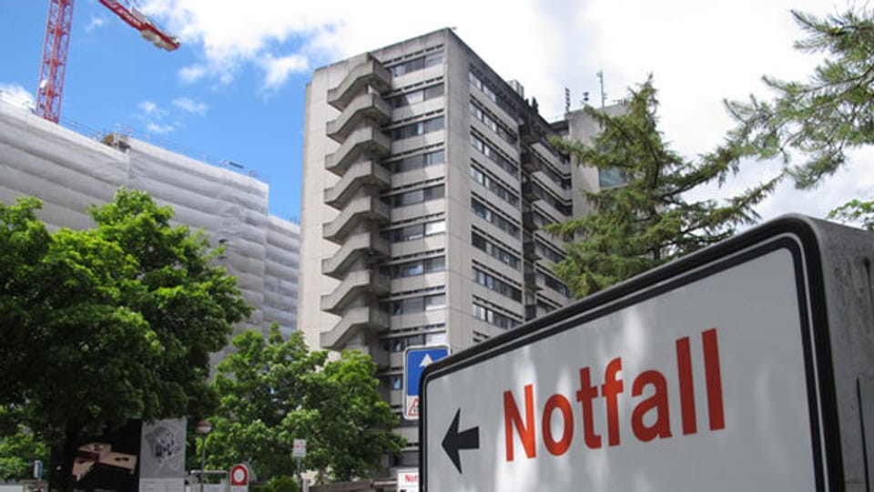 och bis im Jahr 2020 befindet sich die Notfallstation des Bürgerspitals Solothurn im alten Gebäude, danach ist er im Neubau (links) zu finden.