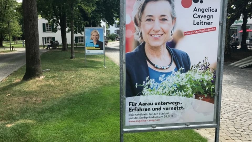 Plakate in Aarau: In Aarau, Baden und Wohlen wird unter anderem das Amt des Stadtpräsidenten neu besetzt.