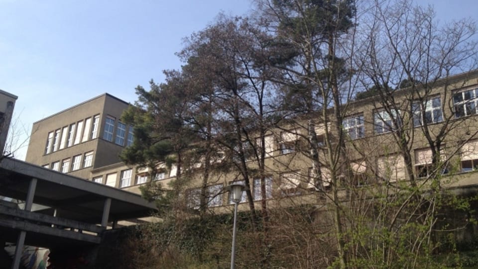 Soll umgebaut und zum Oberstufenzentrum erweitert werden: Das heutige Bez-Schulhaus Burghalde.
