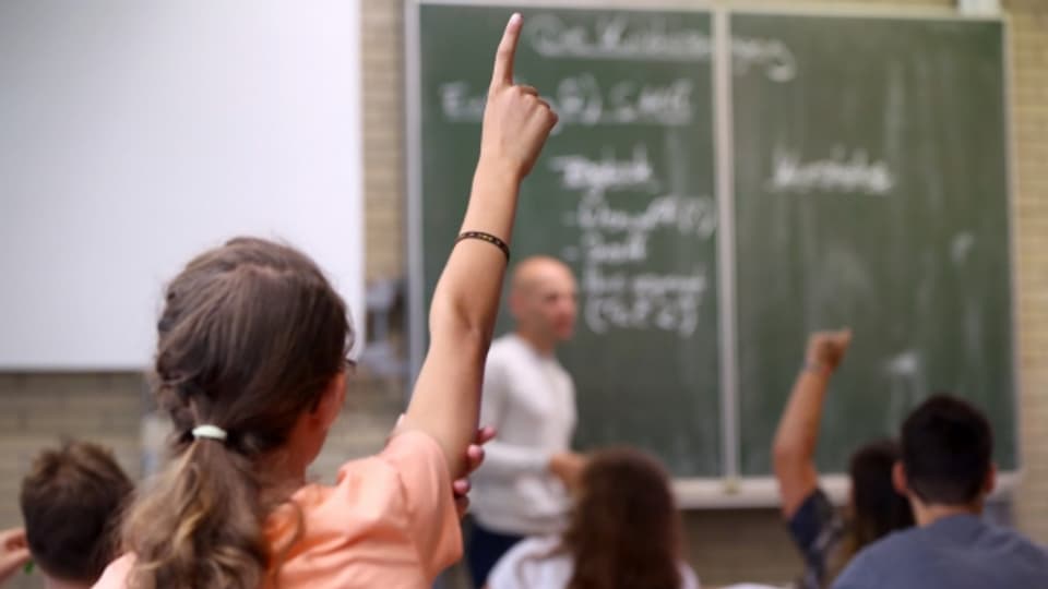 Aargauer Schüler müssen künftig länger in die Schule.