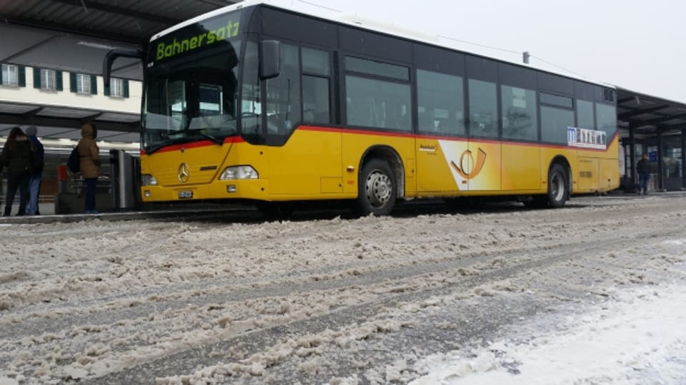 Von Olten in Richtung Stadt Solothurn mussten viele Bahnreisende auf Busse umsteigen.