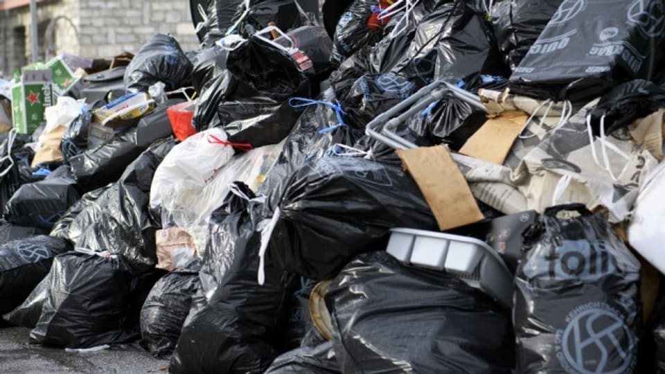 Plastik-Recycling: Wer verliert, wer gewinnt? Und schaden private Firmen den Gemeinden?