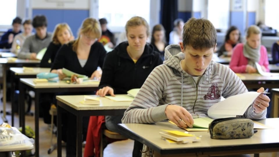 Schüler von Privatschulen müssen im Aargau weiterhin eine Aufnahmeprüfung für eine Mittelschule absolvieren.