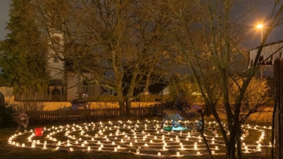 Rund 300 Kerzen leuchten jeden Abend in Othmarsingen.