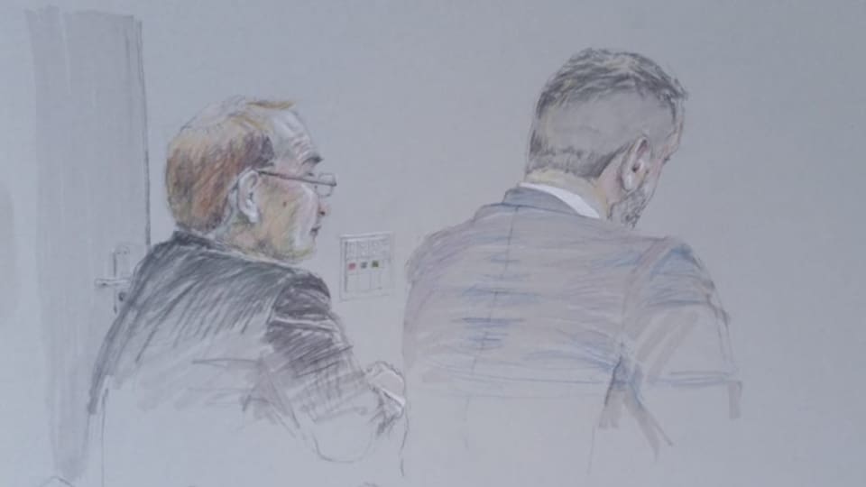 Gerichtszeichnung vom Prozess vor dem Amtsgericht. Der Angeklagte (links) und sein Verteidiger.