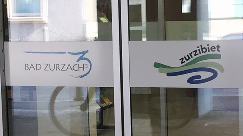Acht Gemeinden schliessen sich zur Gemeinde Zurzach zusammen.
