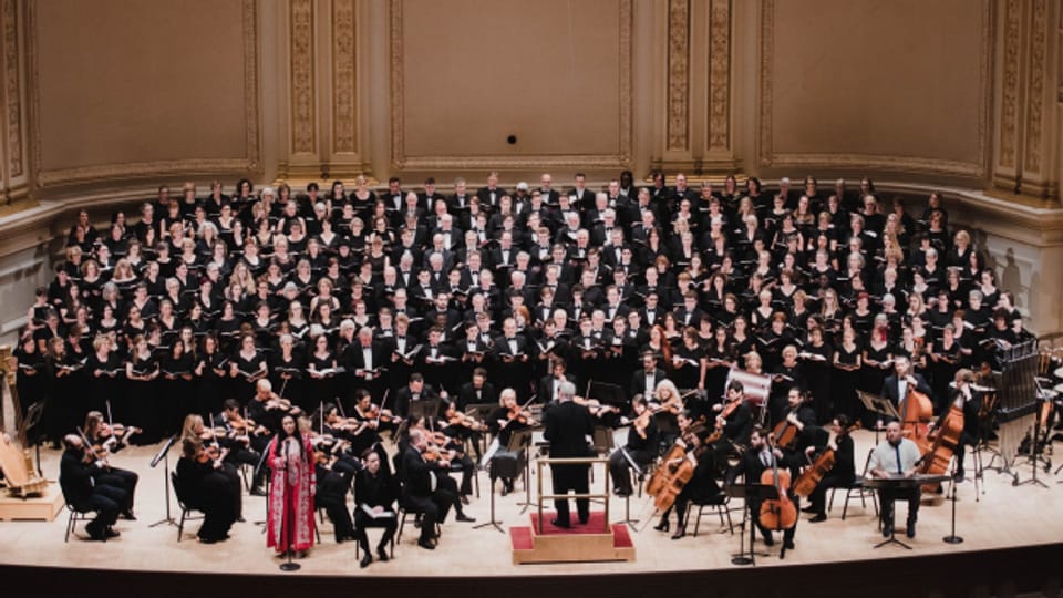 Die rund 300 Sängerinnen und Sänger beim Auftritt in der Carnegie Hall.