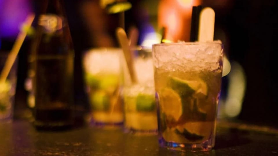 In Bars, Discos und Clubs ist die Gefahr einer Corona-Infektion sicher grösser als im Alltag.