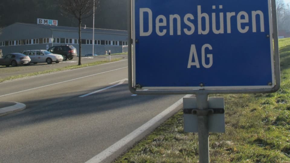Kein Fahrverbot möglich: Auch in Zukunft fahren die Lastwagen durch Densbüren Richtung Staffelegg.