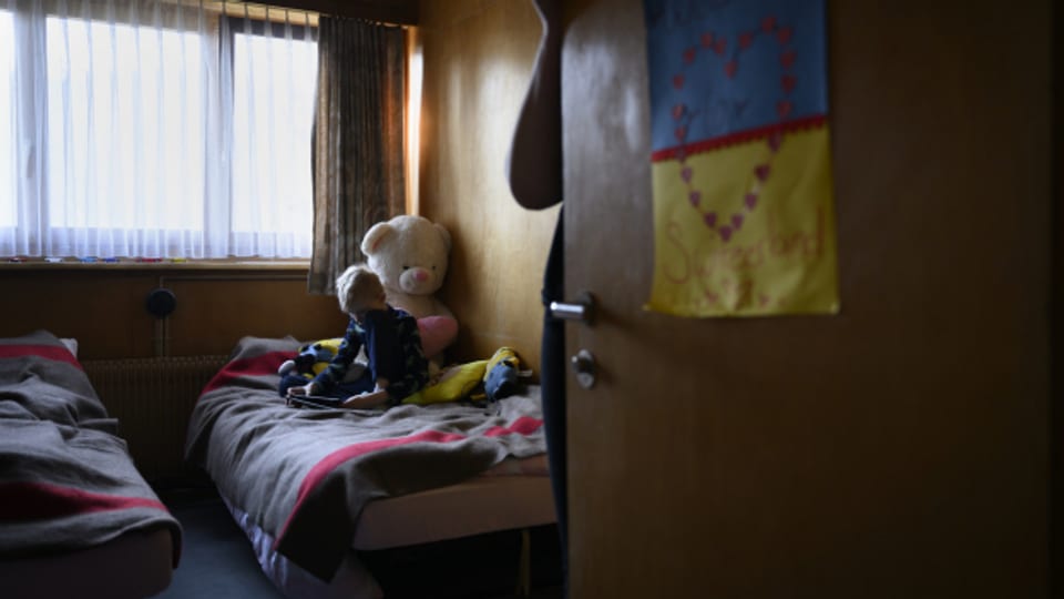 Hotelbetten für Flüchtlinge: Die Kantone suchen Plätze, Hoteliers können helfen. (Im Bild eine Unterkunft im ehemaligen Kinderheim Mümmlisiwil).