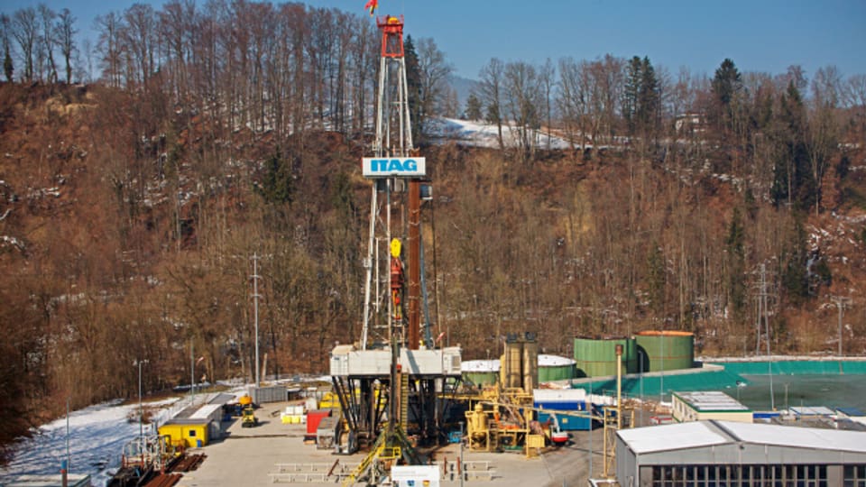 In der tiefen Geothermie geht es um Bohrungen mehrere hundert Meter in die Erdkruste. Diese bergen viele Risiken. Das Bild zeigt eine Bohrung in St. Gallen im März 2013.