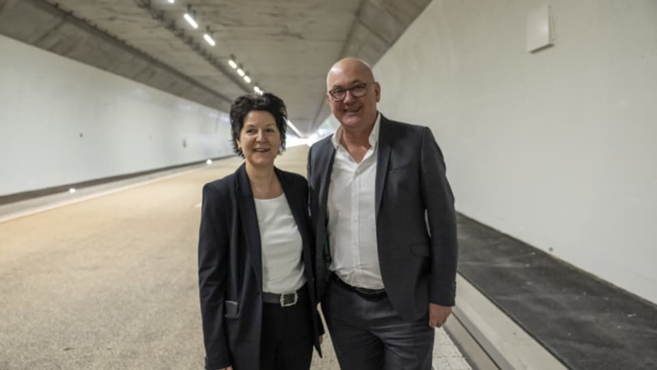 Die Solothurner Baudirektorin Sandra Kolly hat die dritte Belchen-Röhre eröffnet.