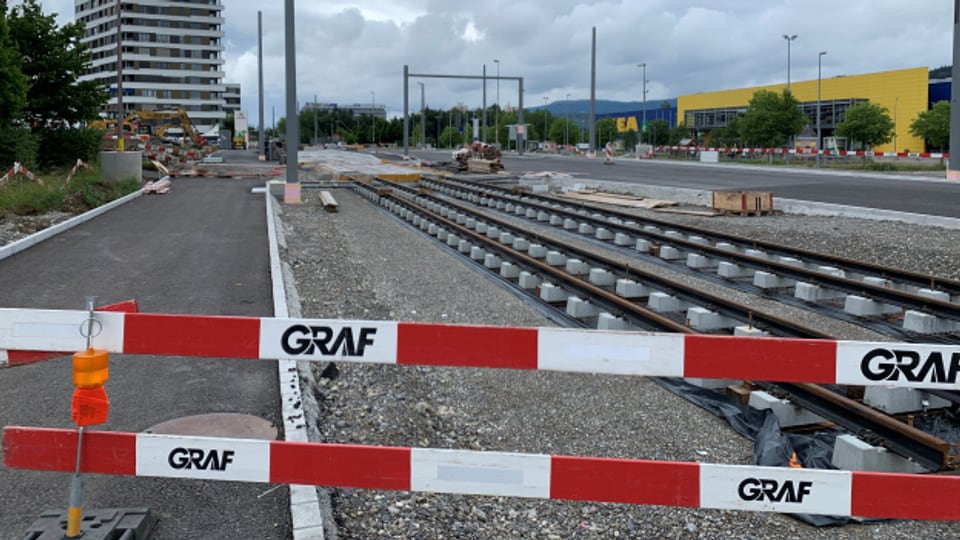 12 Jahre lang wurde geplant und gebaut. Im Juni 2020 waren die Gleisarbeiten in Spreitenbach noch in vollem Gang.