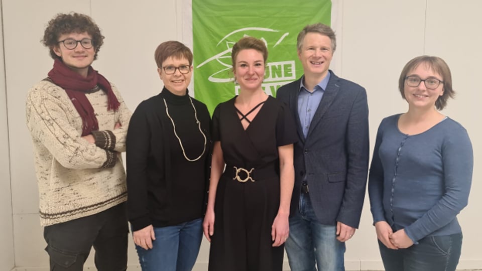 Die Aargauer Grünen nominieren Irène Kälin (i.d.Mitte) für den Ständerat.