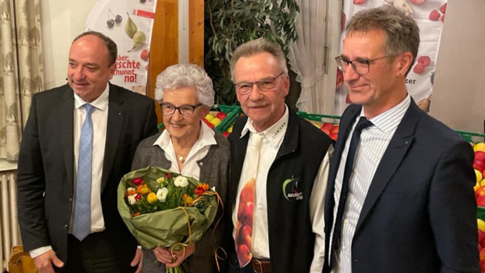 36 Jahre als Fachspezialist Obstbau: Bei der Verabschiedung von «Mister Obst» Othmar Eicher war auch Regierungsrat Markus Dieth dabei.