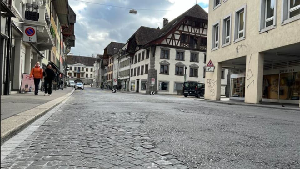 Diese Pflastersteine in Aarau müssen bleiben: Der Entscheid der Kantonsregierung gibt zu reden.