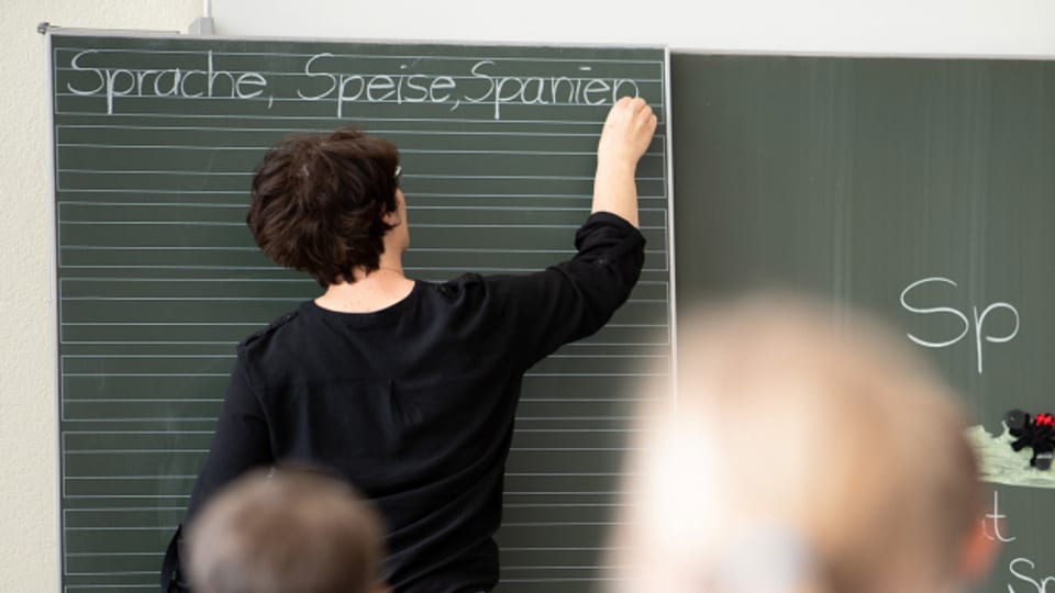 Kurz vor Beginn des neuen Schuljahres sind im Aargau noch hunderte Stellen ausgeschrieben für Lehrerinnen und Lehrer.