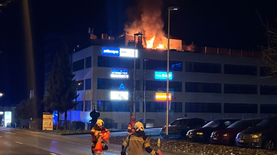 Schwerverletzter nach Brand in Attikawohnung in Langendorf