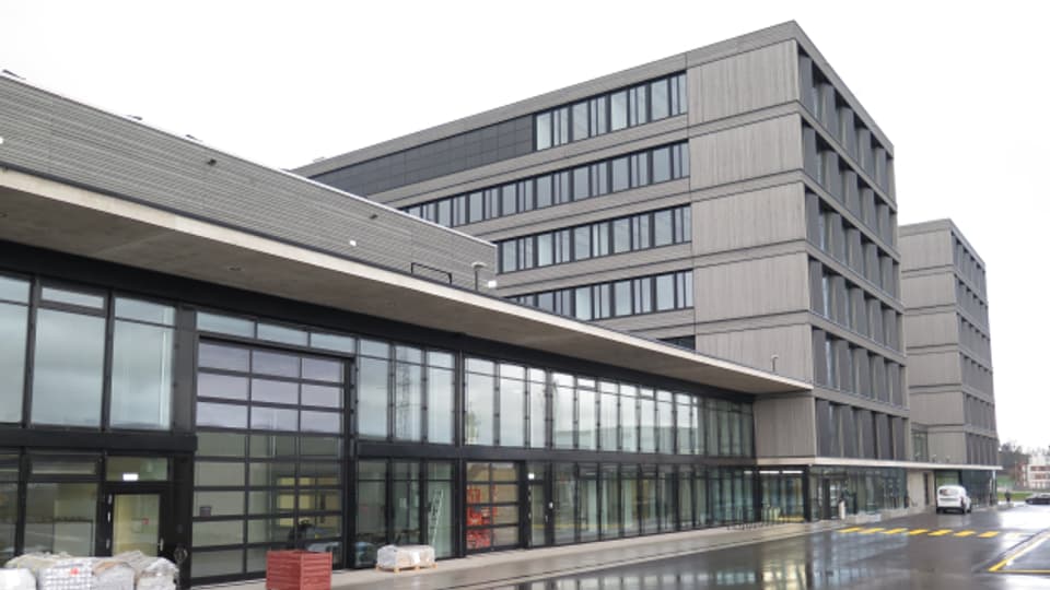 Park Innovaare in Villigen im Dezember 2023: Dass es keine gewöhnlichen Büro-, sondern absolute Hightechräume sind, sieht man den Gebäuden von aussen nicht an.