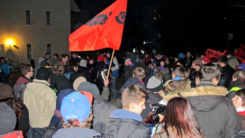 In Kehrsatz demonstrierten am Freitagabend über 100 Personen gegen den neuen Jugendschutz-Artikel.