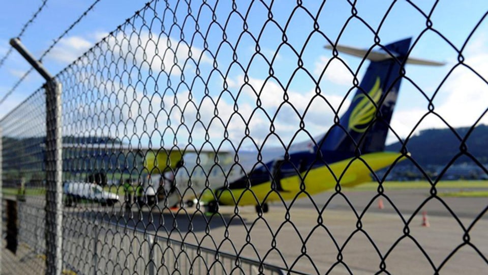 Die Fluggesellschaft Skywork spart und legt eine Übernahme der Flughafenbetreiberin Alpar auf Eis.
