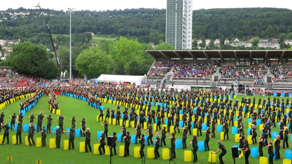 Farbenfroher Schlusspunkt des Eidgenössischen Turnfests im Bieler Gurzelen-Stadion.