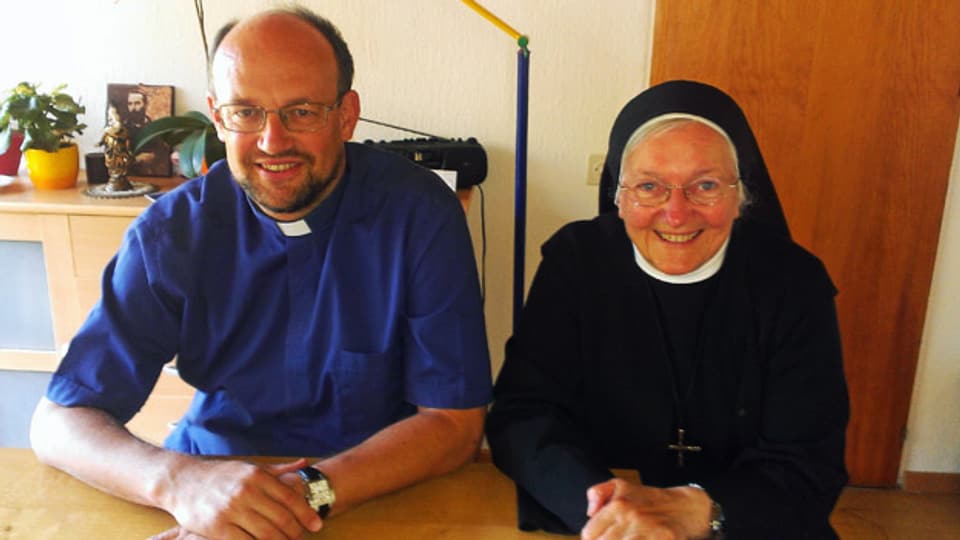 Dorfpfarrer Edi Arnold und Schwester Pirmine wollen für die Festivalbesucher beten