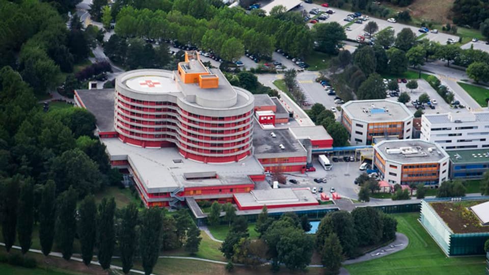 Blick auf das Walliser Kantonsspital in Sitten aus der Luft.