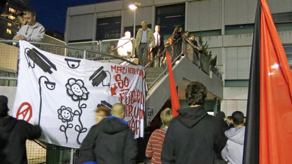 Demonstration vor der Gemeindeversammlung in Wohlen.