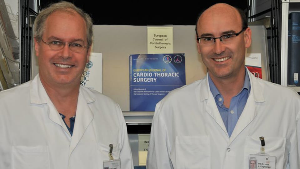 Klinikleiter am Inselspital Thierry Carrel (links) und sein Leitender Arzt Lars Englberger.