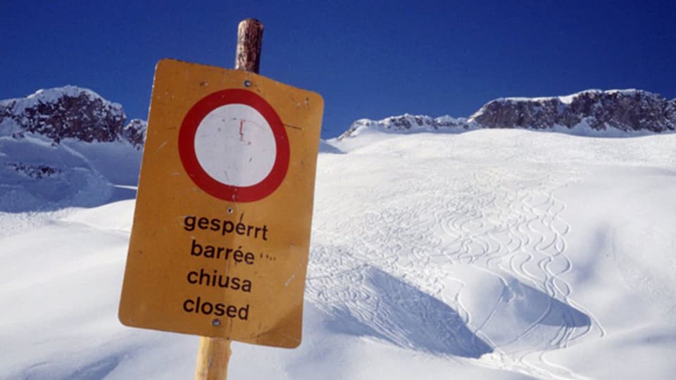 Viele Leute gehen in den Bergen ein hohes Risiko ein.