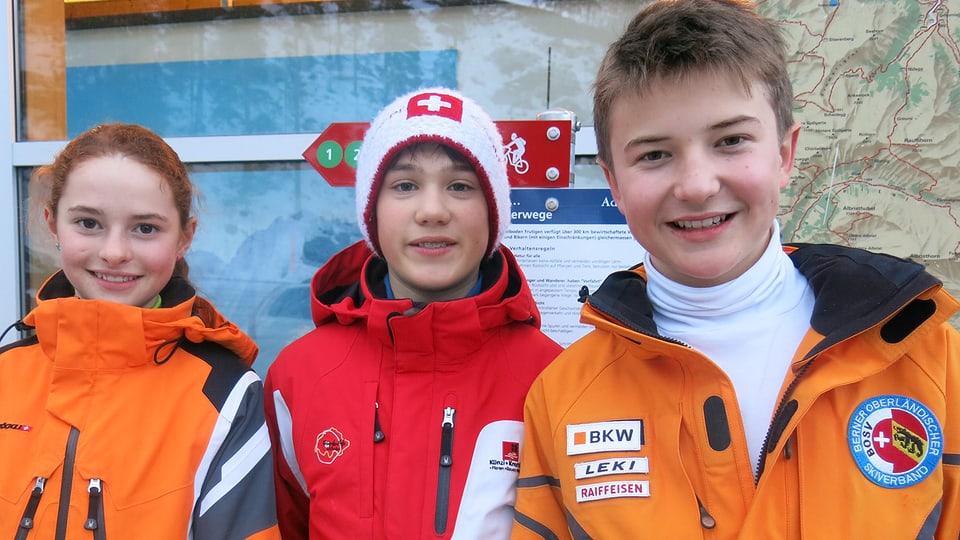Adelbodner Skinachwuchs: Valérie Käch (12), Kevin Oester (12) und BjörnStoller (13)