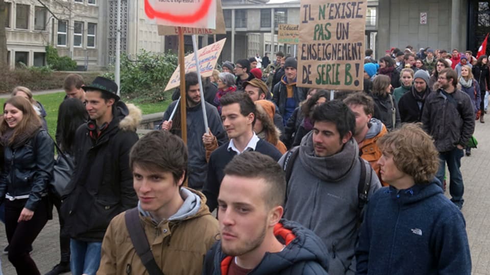 Die Demonstranten wehrten sich gegen eine Öffnung der Universität hin zur Wirtschaft.