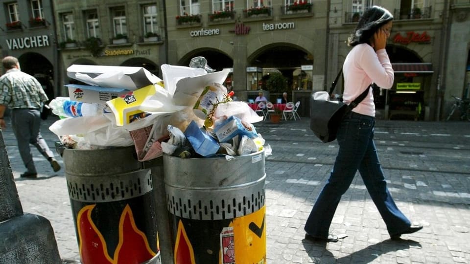 Take-away-Betriebe in der Stadt Bern sollen für den Abfall im öffentlichen Raum mitbezahlen.