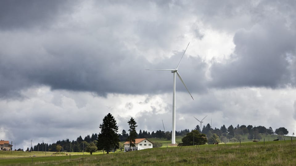 Windturbinen wie hier auf dem Mont Crosin sollen möglichst im ganzen Kanton geplant werden können.