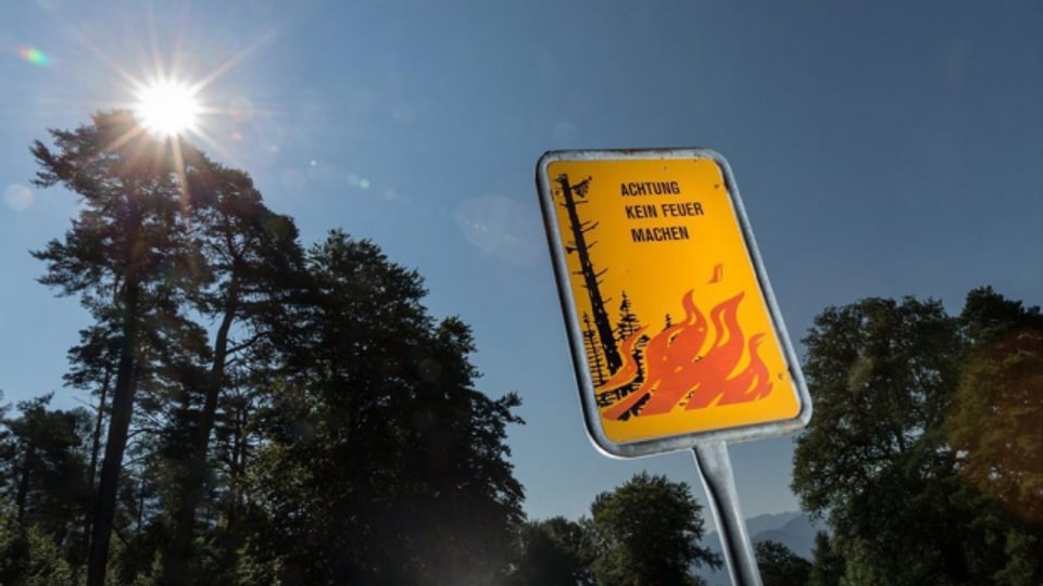 Ab sofort gilt im Kanton Wallis Feuerverbot im Wald und in Waldnähe. Im Kanton Bern sind nur feste Grillplätze erlaubt.
