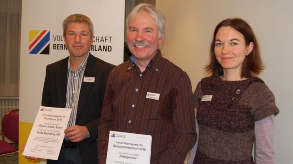 Preisgewinner (von links nach rechts): Stefan Seger (Spiez Marketing AG), Georg Wenger und Carmen Bezençon (Dittligmühle Längenbühl)