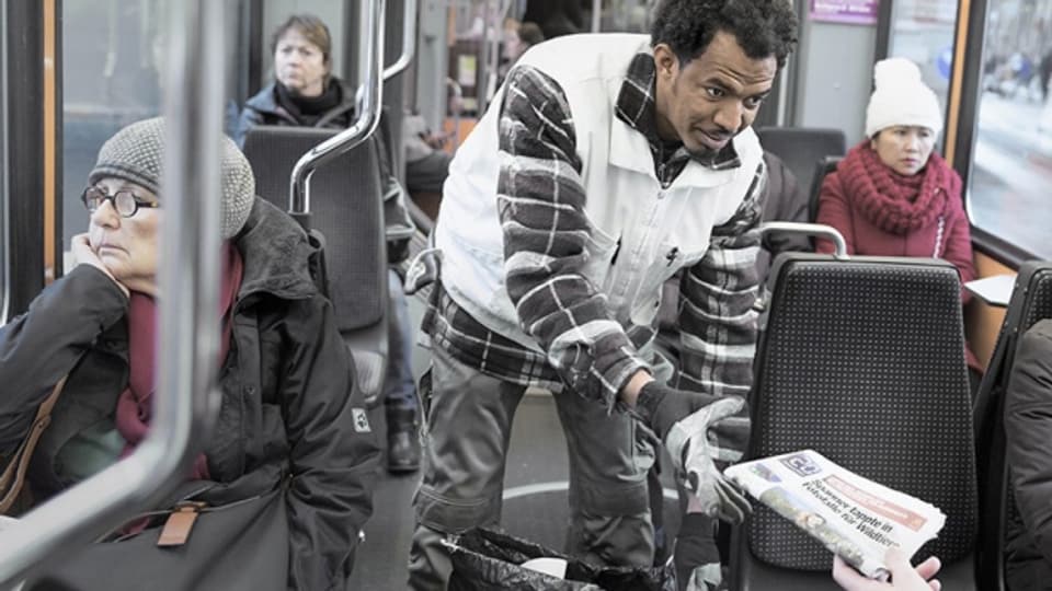 «Team Sauber» sorgt für saubere öffentliche Verkehrsmittel in Bern. Es soll als Integrationsmassnahme weiter bestehen.