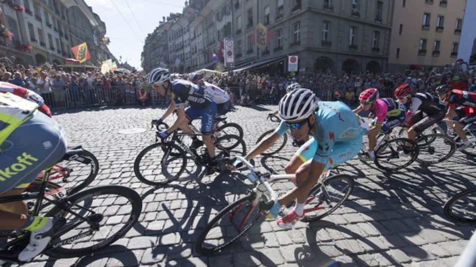 Rasend schnell vorbei: Die Tour de France in Bern.