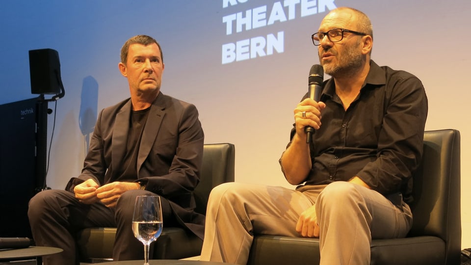 Stadttheater-Intendant Stephan Märki (links) stellt seinen neuen Schauspielleiter Cihan Inan vor.