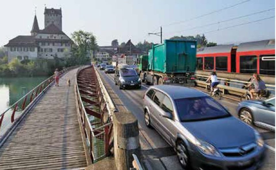 Dauerstau: Die alte Aarebrücke bei Aarwangen.