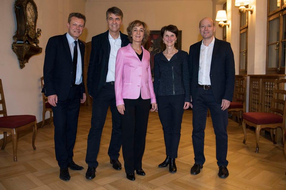 Der neugewählte Berner Gemeinderat leitet die Geschäfte vorerst gemeinsam.