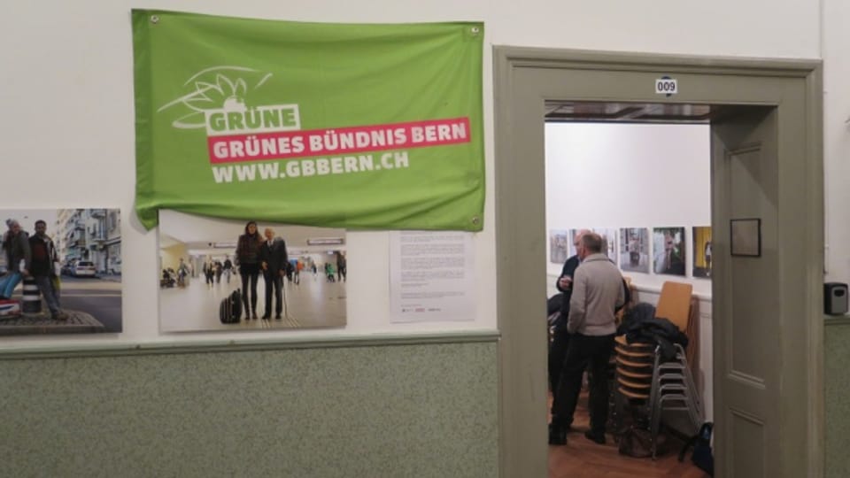 Die Mitglieder des Grünen Bündnis beraten im Berner Kulturzentrum ihre Empfehlung fürs Berner Stadtpräsidium.